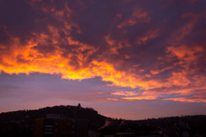 Deutschland, Baden-Württemberg, Karlsruhe, Sonnenaufgang am Turmberg. Deutschland, Baden-Württemberg, Karlsruhe, Sonnenaufgang am Turmberg.